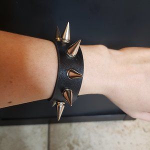 Spiked snap bracelet